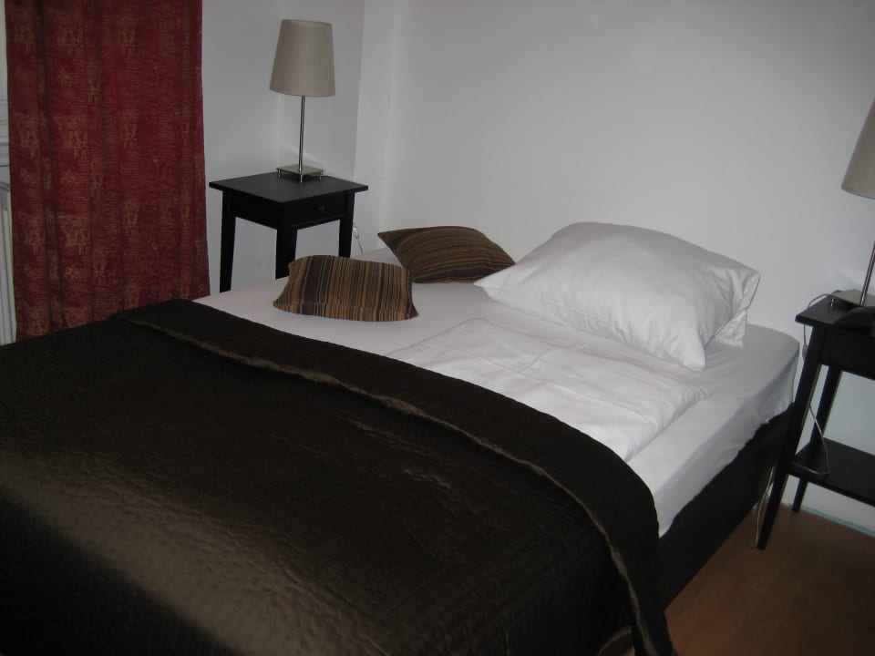 Das Bett in Zimmer 17 Pension Kleist