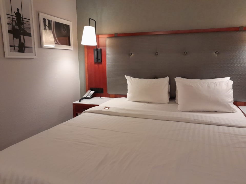 Zimmer Hotel Courtyard by Marriott Hamburg Airport
