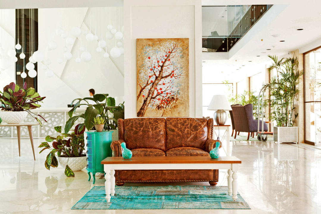 Lobby Bellazure Hotel