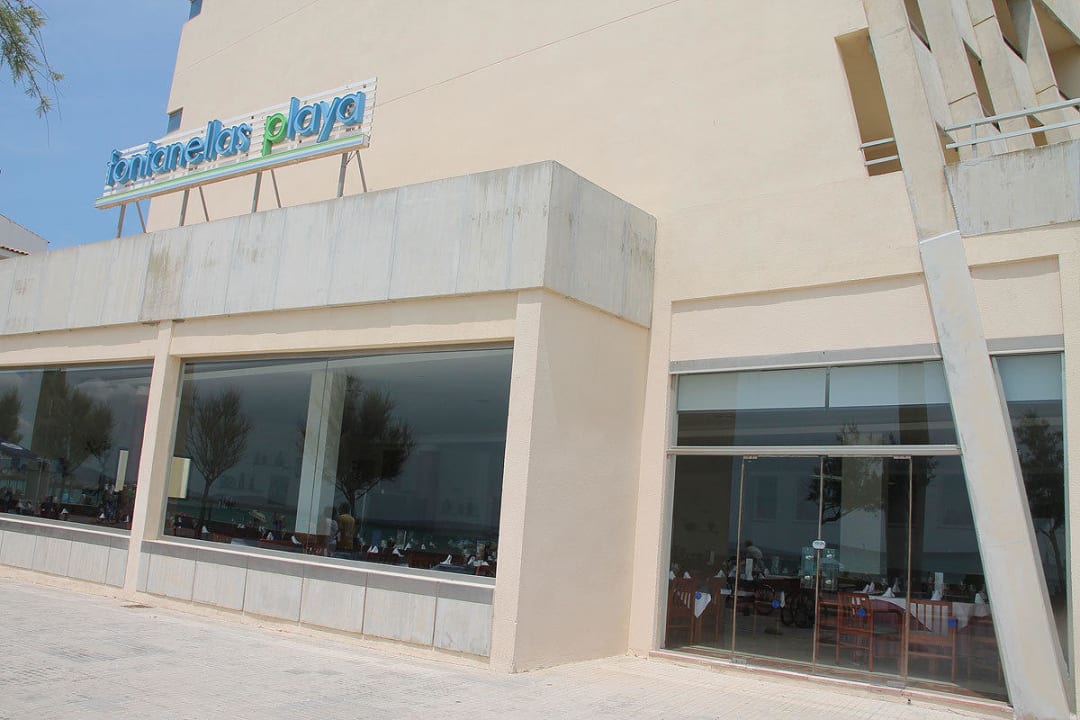 Restaurant vom Strand gesehen Aparthotel Fontanellas Playa