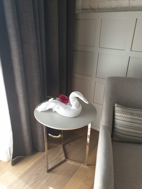 Zimmer Acanthus Cennet Barut Collection