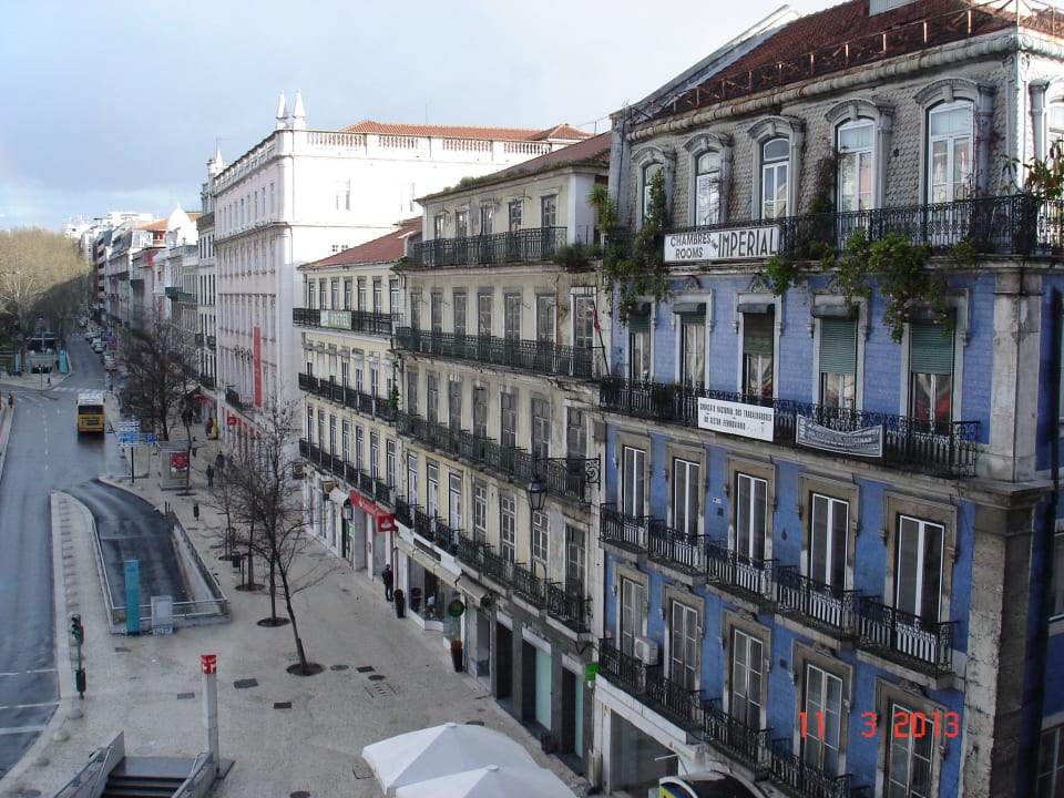 Blick auf rechte Seite des Platzes Hotel Altis Avenida