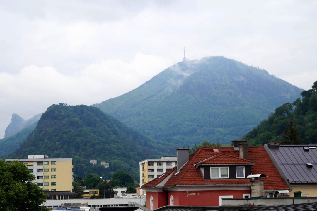 Vom Fenster der Blick nach aussen Dorint City-Hotel Salzburg