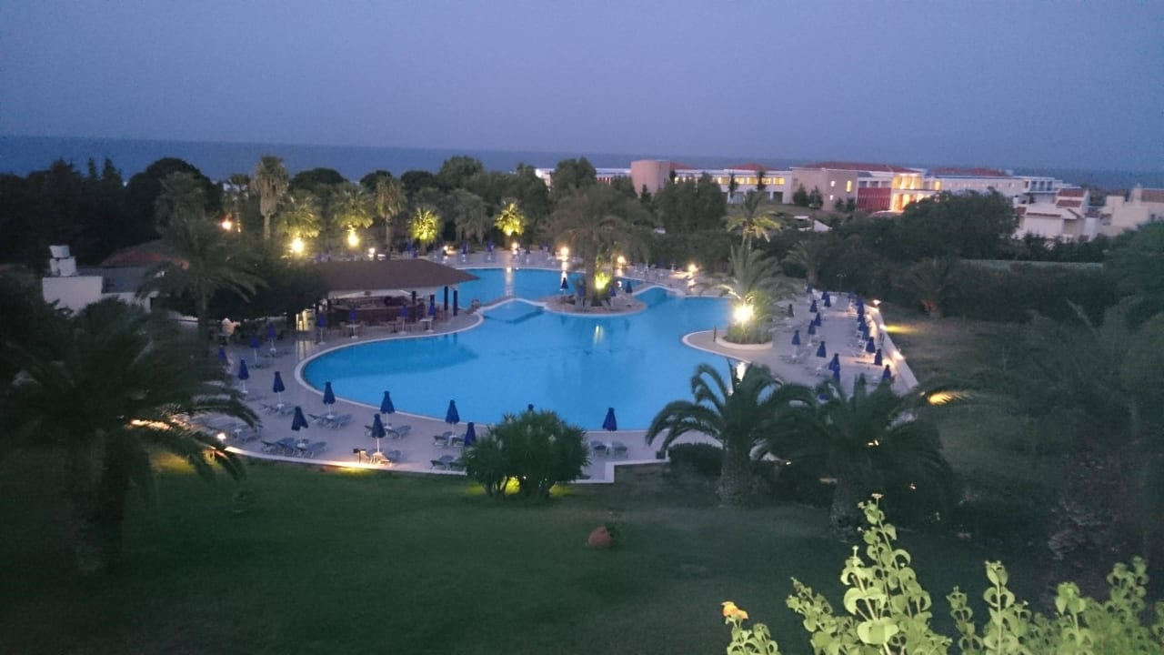 Pool by Night Kresten Palace Hotel