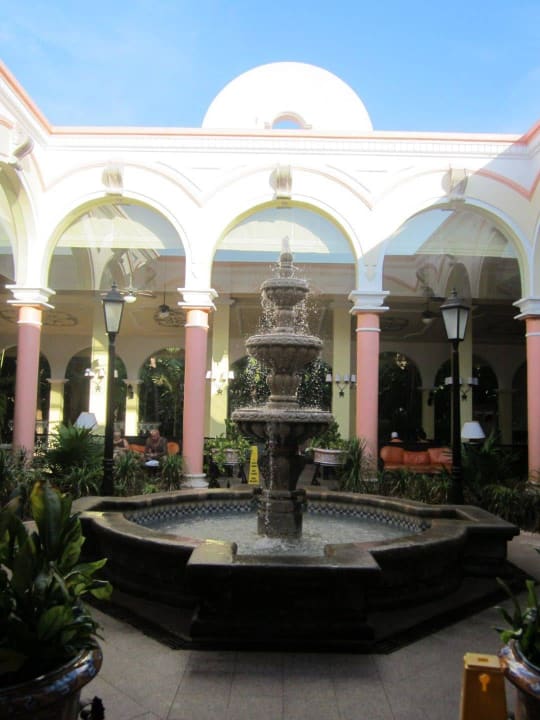 Brunnen in der Lobby Hotel Riu Tequila