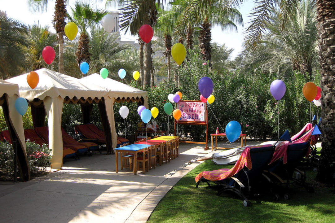 Vorbereitung zum Kindergeburtstag Jumeirah Dar Al Masyaf