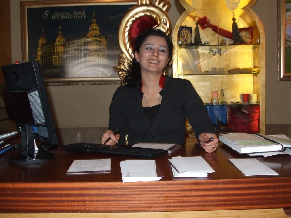 Frau Esma von der Gästebetreuung Hotel Royal Dragon