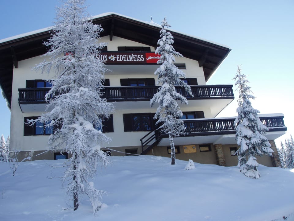 Unser Haus im Winter Pension Edelweiss