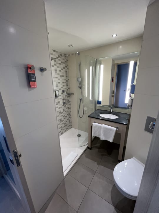 Zimmer Hampton by Hilton Kiel