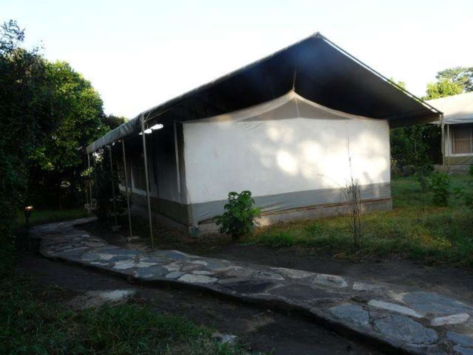 Außenansicht des kleinen Zeltes Mara Leisure Camp