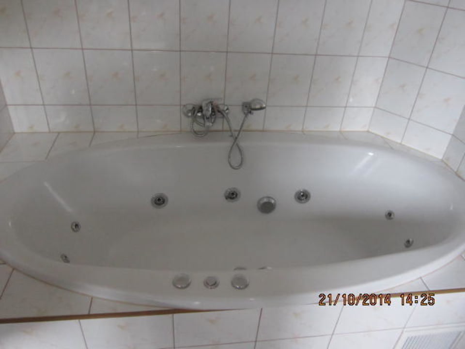 Whirlpool, leider kaputt Center Hotel Bronkow