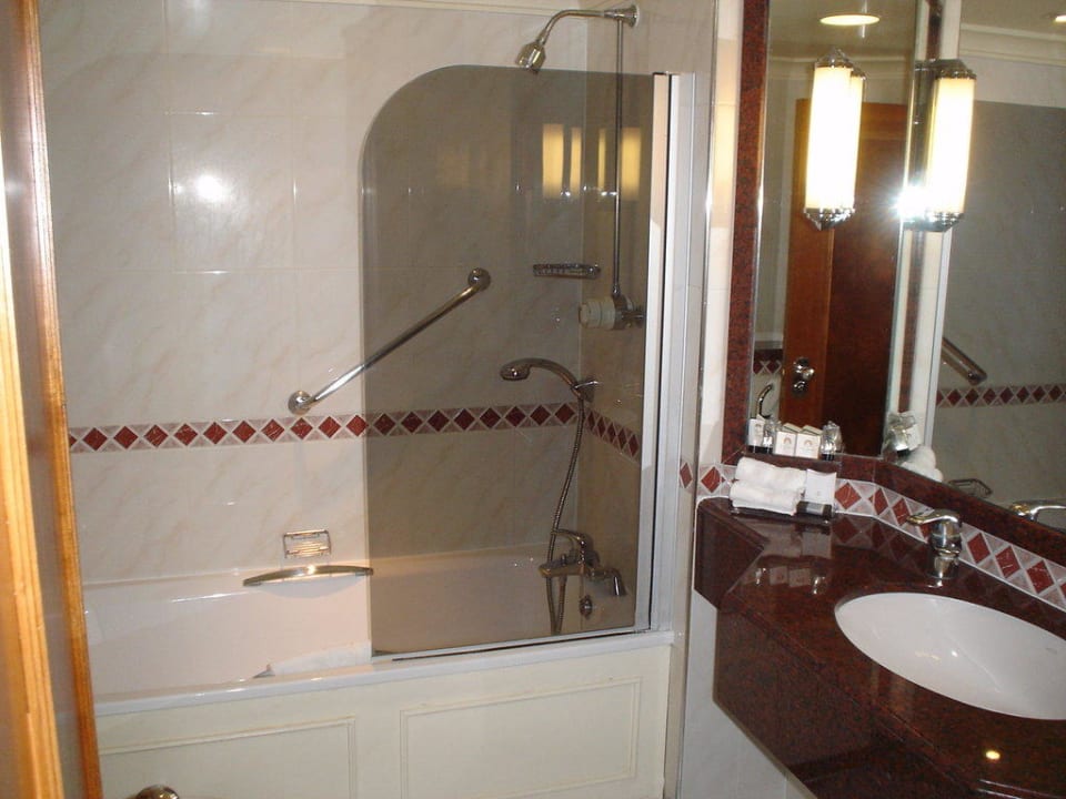Duschwanne und Waschbecken Amba Hotel Marble Arch