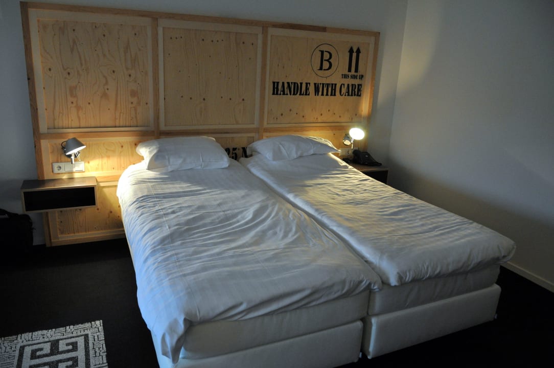 Bett im Standardappartement Hotel B's Strandappartementen