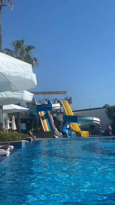 Pool Mary Hotel Side