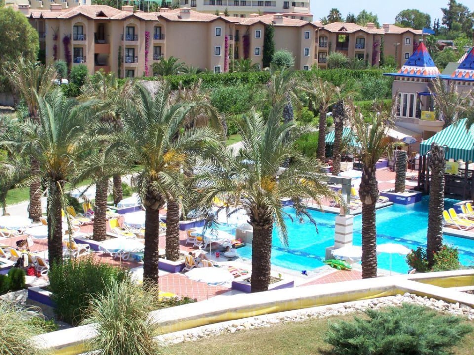 Blick auf den Pool TUI BLUE Xanthe