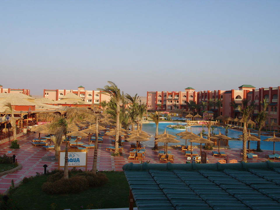 Blick von der Sunsetbar auf die Poolanlage Pickalbatros Aqua Vista Resort - Hurghada
