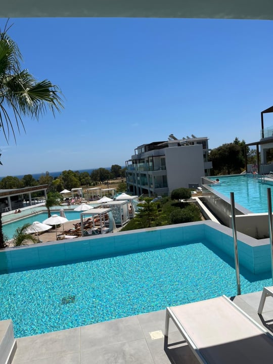 Pool Harmony Crest Resort & Spa