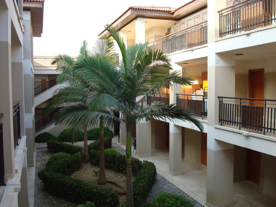 "Innenhof" Calimera Serra Palace