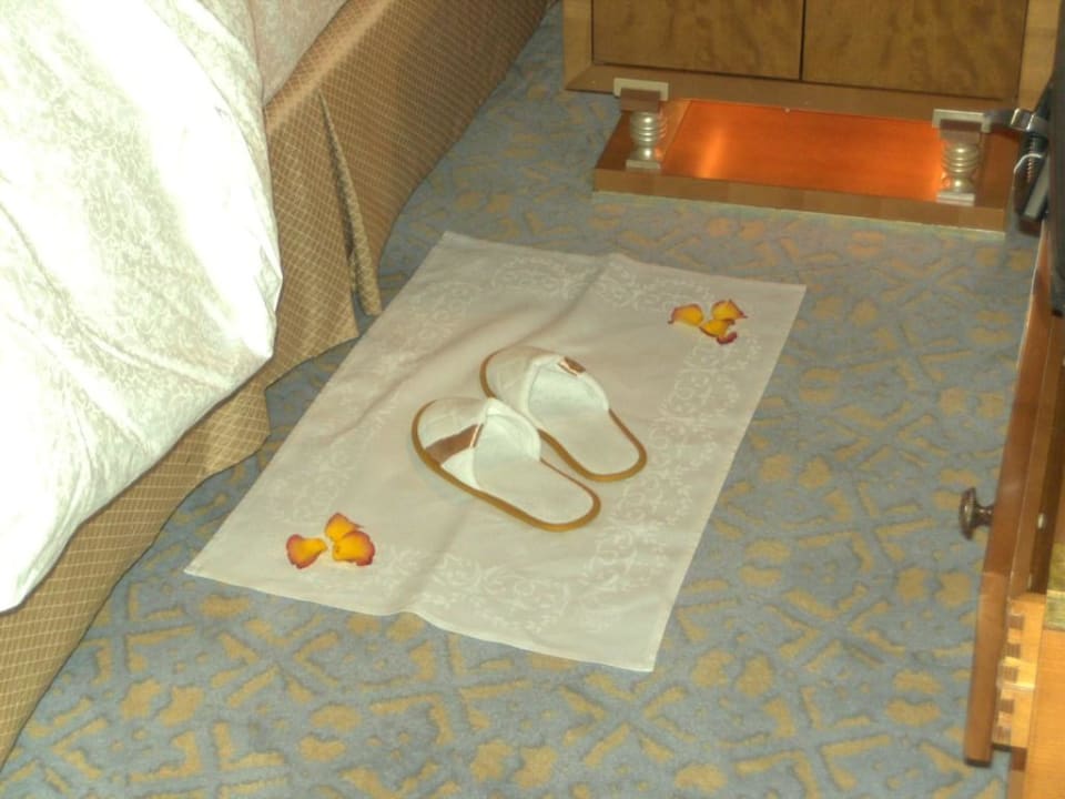 Hausschuhe des Hauses, täglich abends dekoriert Emirates Palace Mandarin Oriental