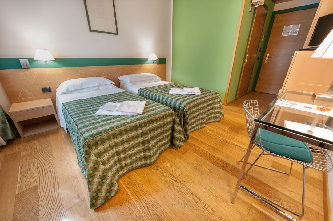 Zimmer West Point Airport Hotel