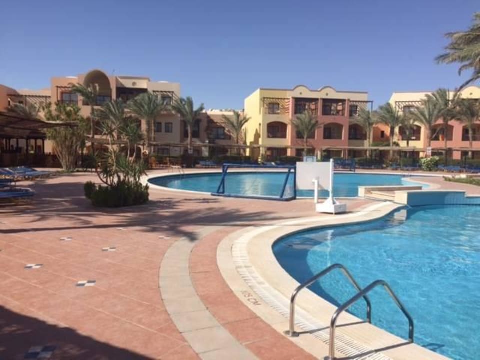 Der Pool bei Ankunft Jaz Makadi Saraya Resort