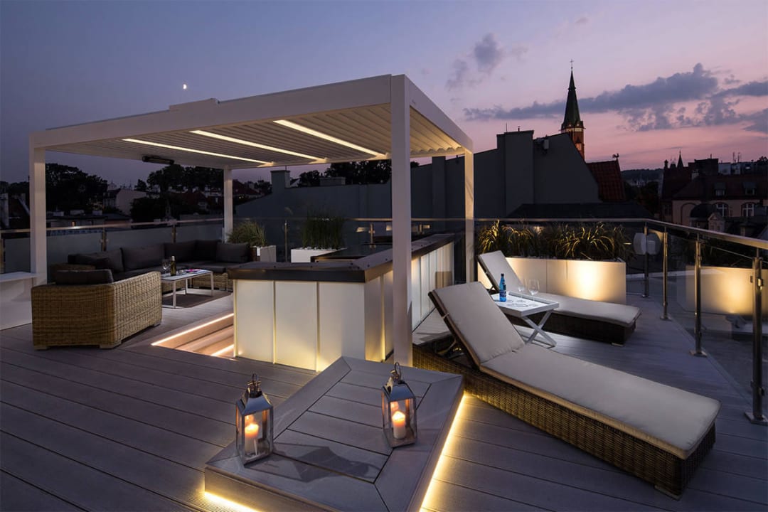 Altana na tarasie na dachu wieczorem Apartment Taras Na Fali