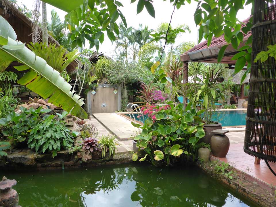 Garten mit Pool Frog and Catfish Country Inn