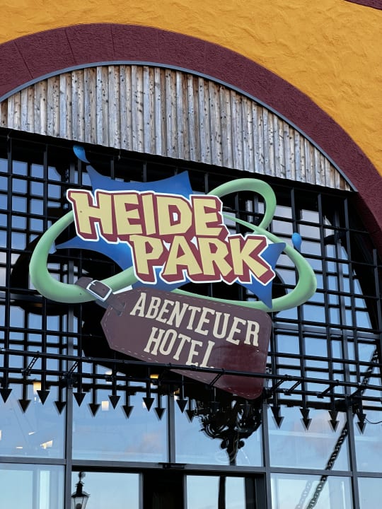 Außenansicht Heide Park Abenteuerhotel