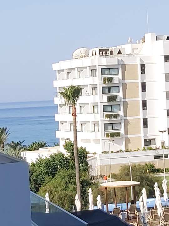 Ausblick Napa Mermaid Hotel & Suites