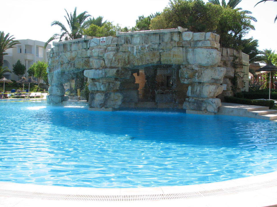 Activity Pool mit Blick auf Poolbar TUI MAGIC LIFE Africana