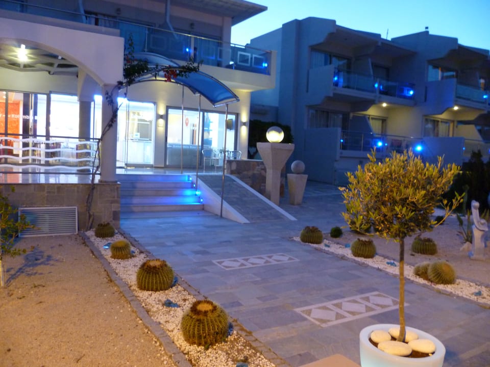 Der Weg zur Lobby Kolymbia Bay Art Adults-only Hotel