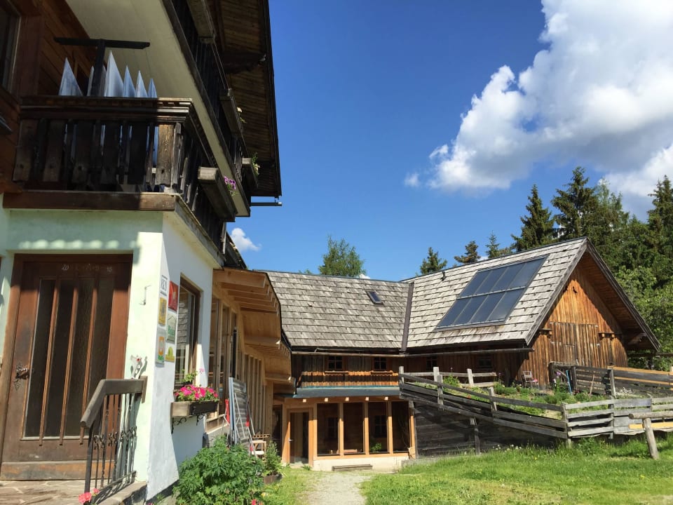 Haupthaus mit Waldhaus (Nebenhaus) Naturhaus Lehnwieser