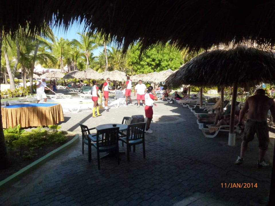 Animation beim Pool Playabachata Hotel