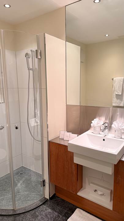 Zimmer Hotel UTO KULM car-free hideaway in Zurich