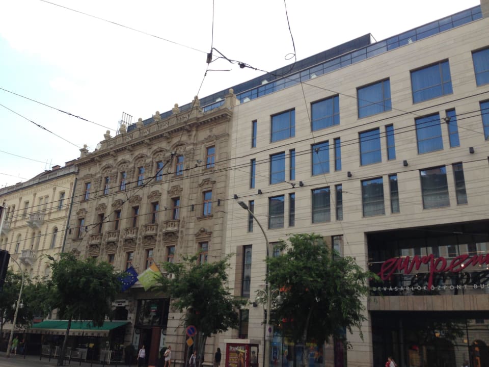 Strassenansicht Courtyard Hotel Budapest City Center