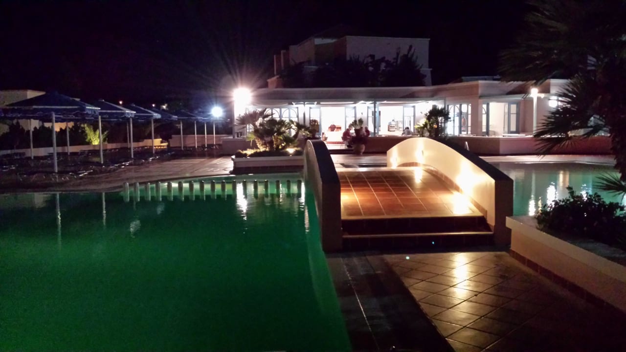 Blick auf den oberen Pool und das Restaurant Mitsis Rodos Village