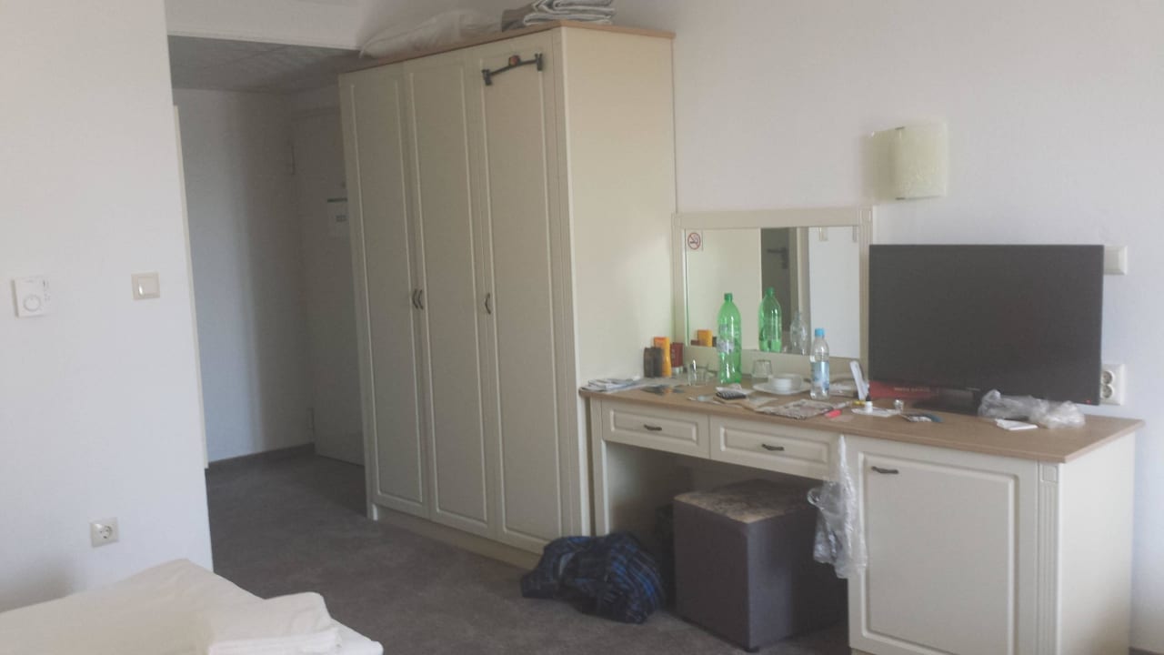 Schrank Hotel Mena Palace