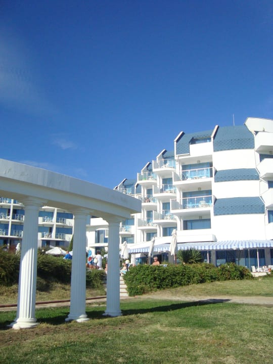Gepflegte Grünflächen Hotel Sineva Beach