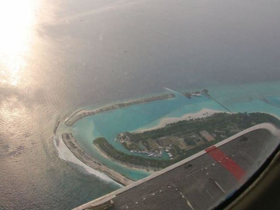 Blick vom Wasserflugzeug Kuredu Island Resort & Spa