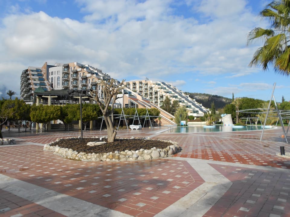 Blick auf das Hauptgebäude Limak Limra Hotel & Resort