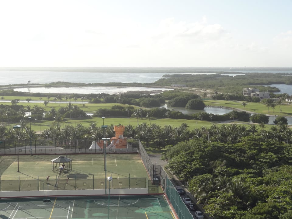 Tennisanlage und Lagune Seadust Cancun Family Resort