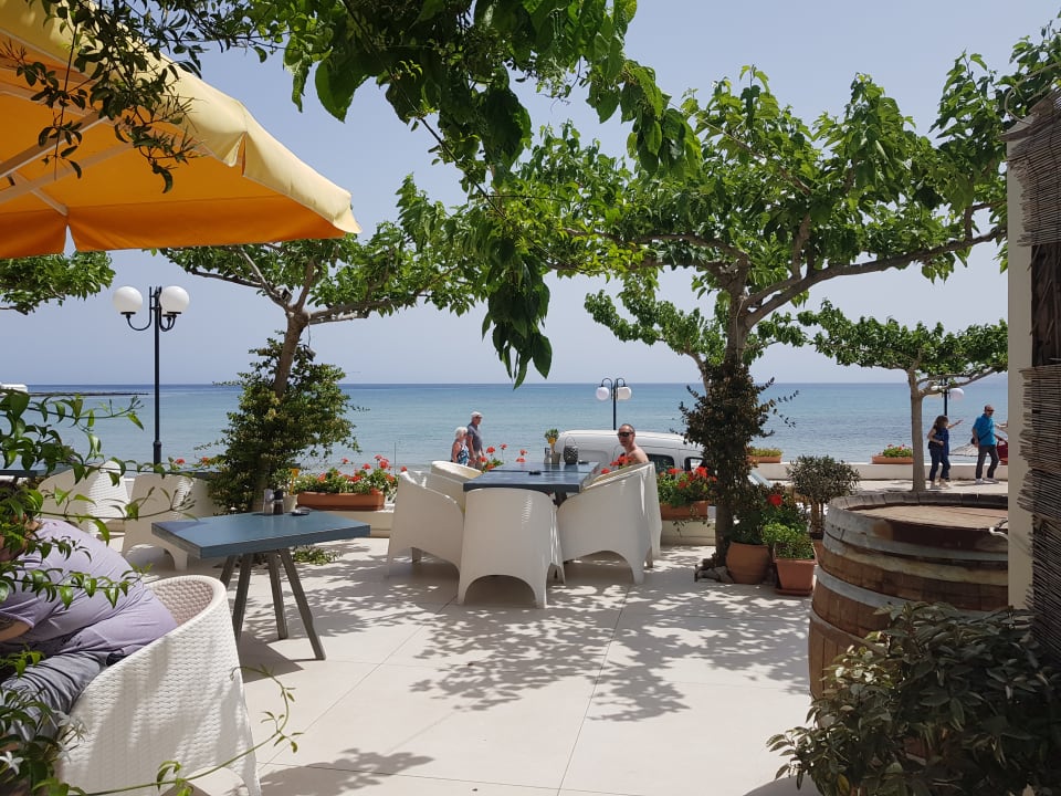 Essensbereich draussen Harmony Boutique Resort