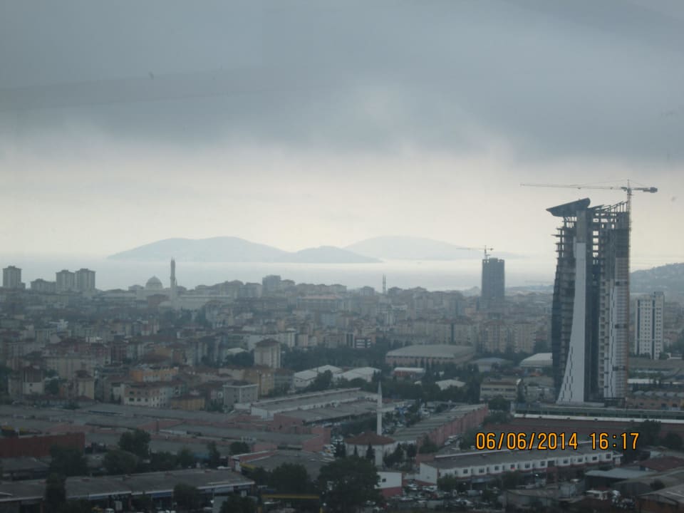Ausblick aus dem Zimmer auf die Stadt Titanic Business Kartal