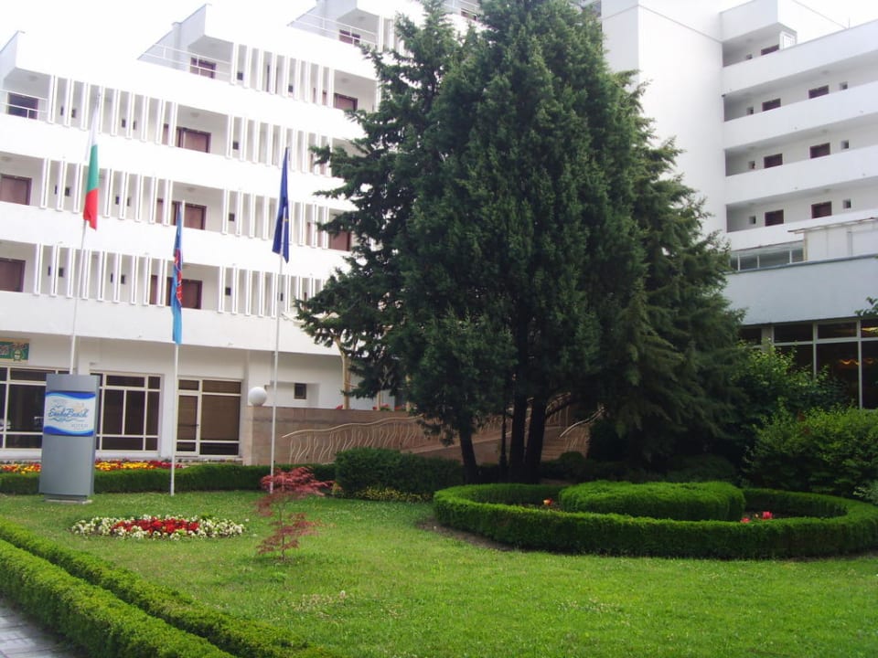 Eingang Hotel Sandy Beach