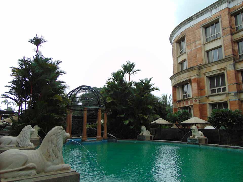 Pool ITC Maratha