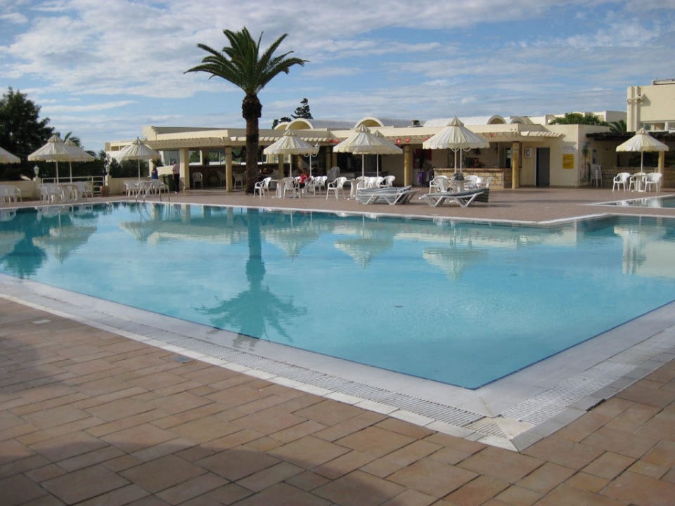 Der Pool Dar Khayam