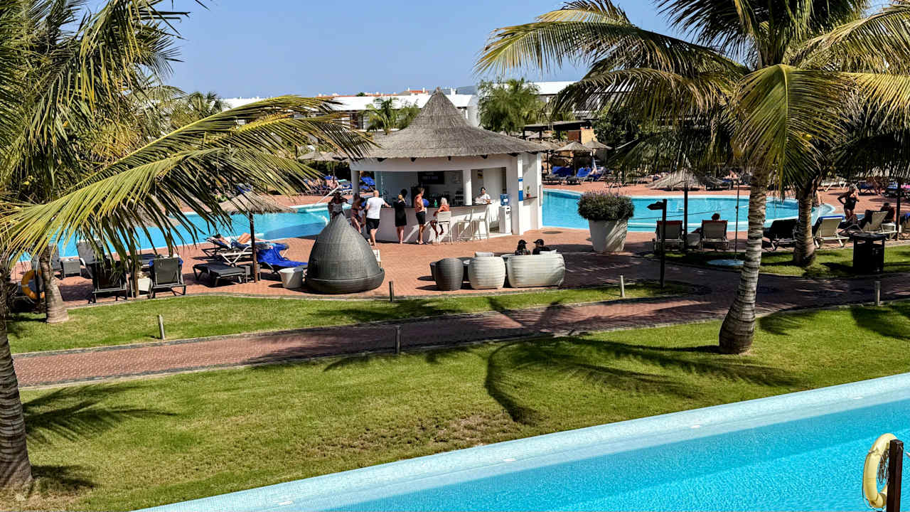 Pool Meliá Laguna Beach