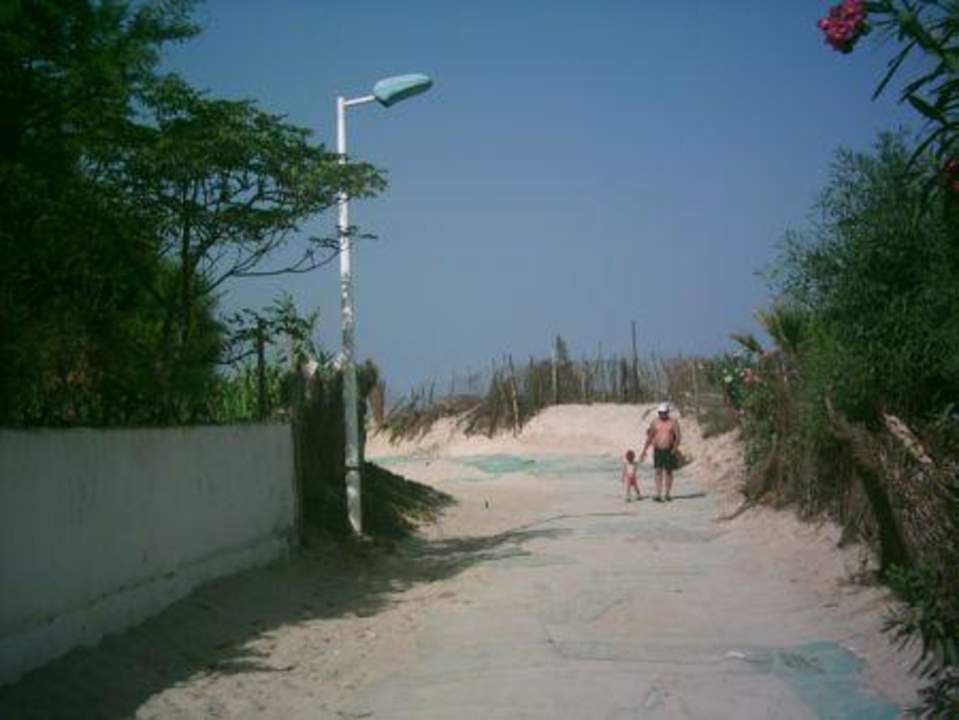 Weg zum Strand Hotel Tej Marhaba