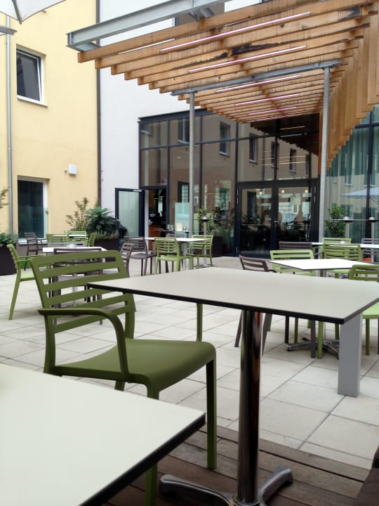 Im Innenhof Hotel Zeitgeist Vienna Hauptbahnhof