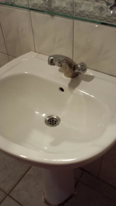 Armaturen und Waschbecken Hotel Club Life Kizilot